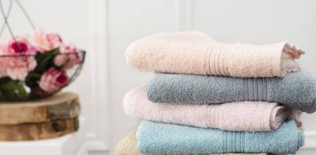 limpiar las toallas esponjosamente